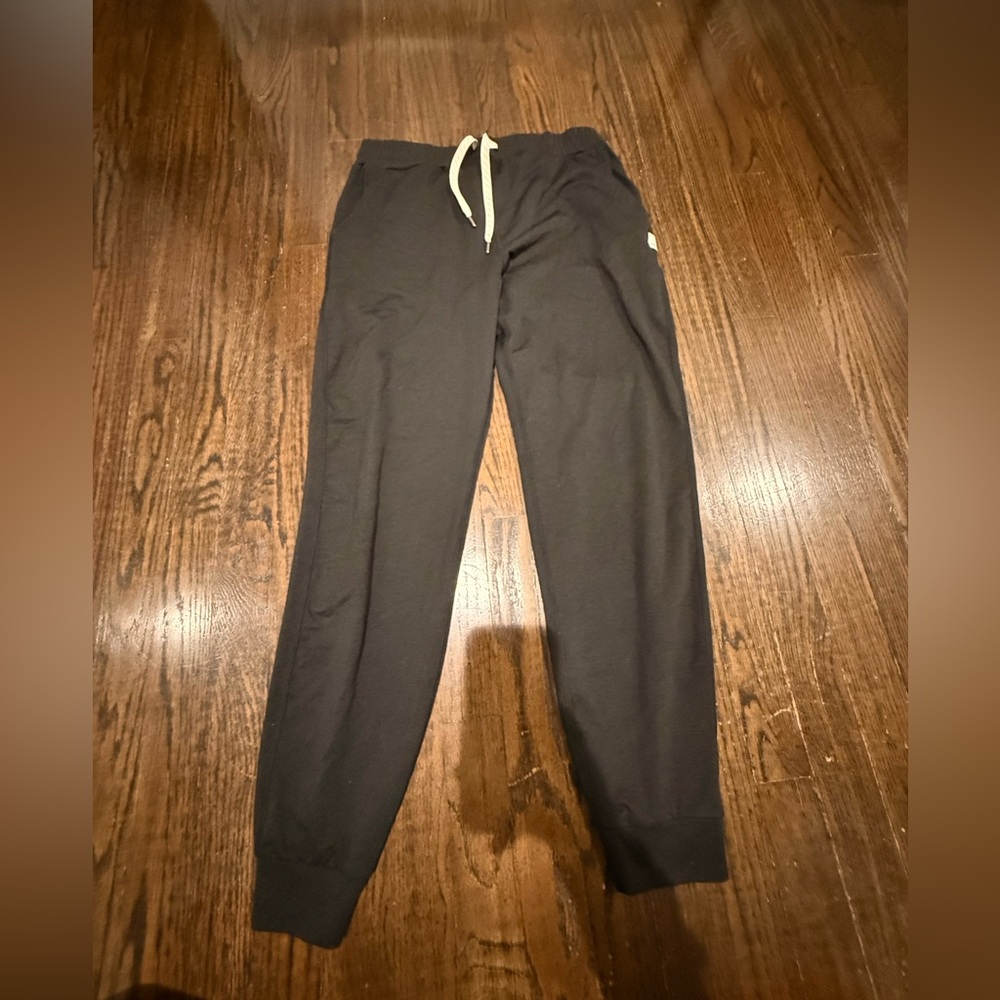 Vuori Black Sweatpants with Cream Drawstring